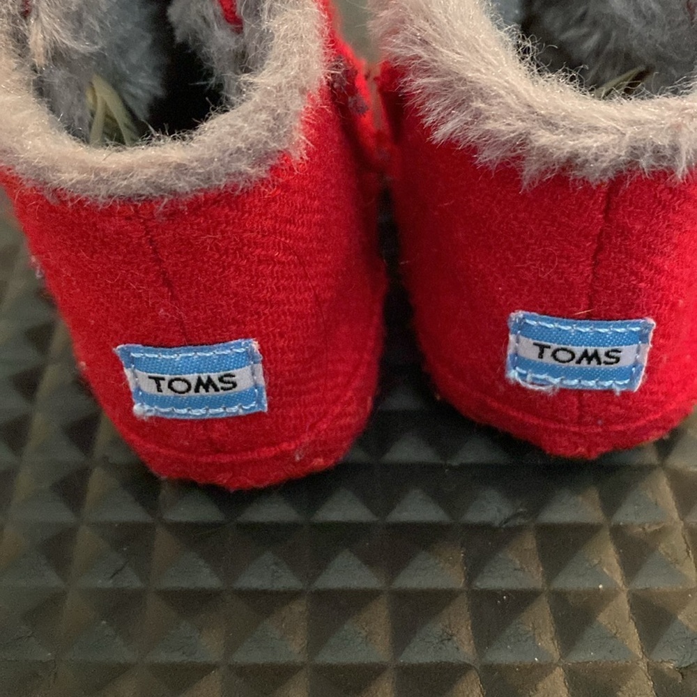 TOMS Tiny Cuna Red Booties - Picture 6 of 6